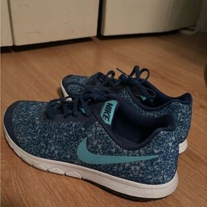 BLUE WOMENS NIKE SHOE 👟